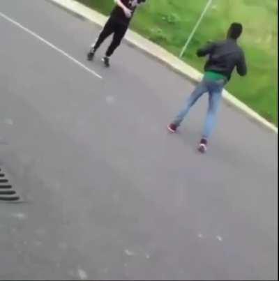 Flying knee street KO