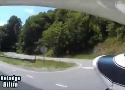 emergency landing...possibly the drivers coming from the front were the most scared..