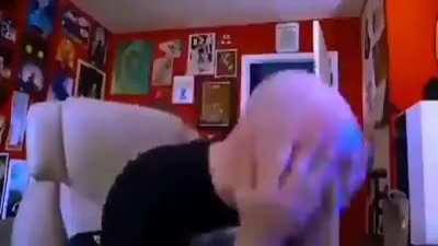 Yo cuando aparezco en el vivo de timi🙀