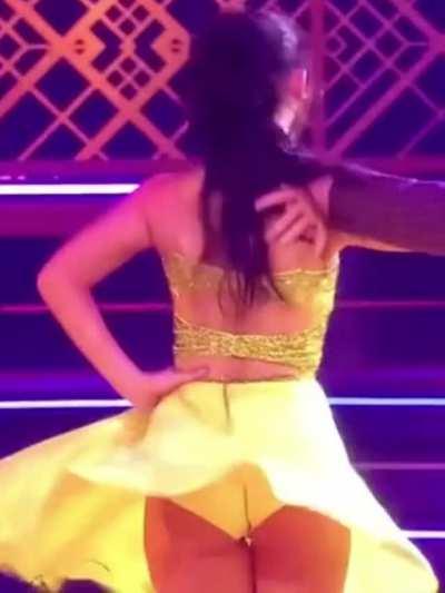 Upskirt on DWTS with a nice jiggle🤤