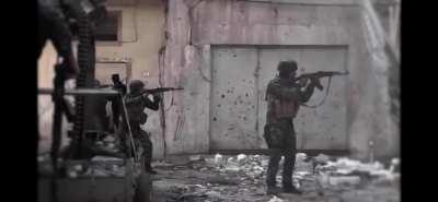 Iraqi policemen engaging ISIS fighters with a DShK cart, battle of Mosul.