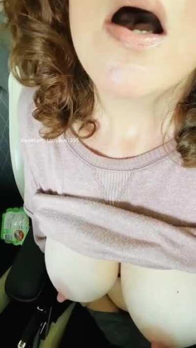 Thanksgiving week means lots of opportunities for grocery store runs...and grocery store parking lot orgasms! (F) (with audio)