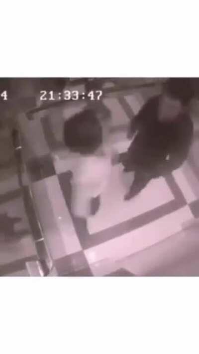 Извините, не подскажите который час?.