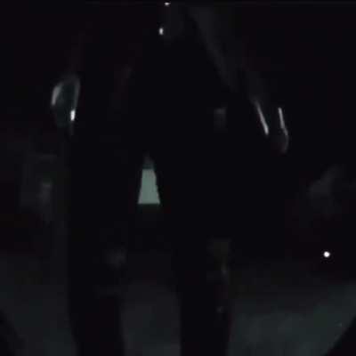 Anyone got a pic from this video where i can see clearly what he's wearing