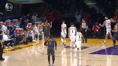 [Highlight] Javale McGee blocks Ben McLemore’s shot out of bounds, then retrieves it to sign an autograph