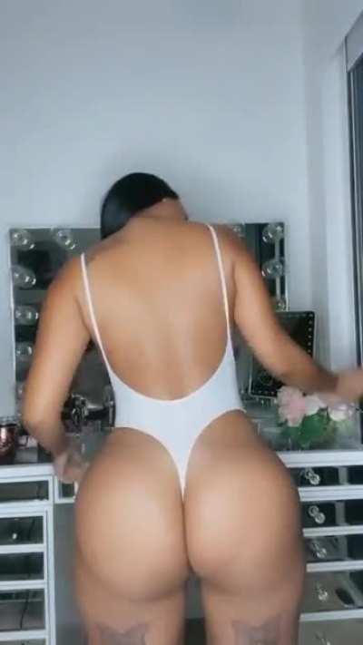 Yineth Moreno (@yineth_colombiana)