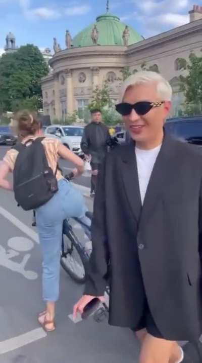 She’s not looking where she’s going!