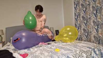 Big longneck humping 😍😍 i love this balloon