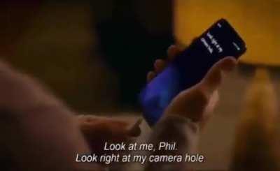 Белый мужчина зарядил Сири