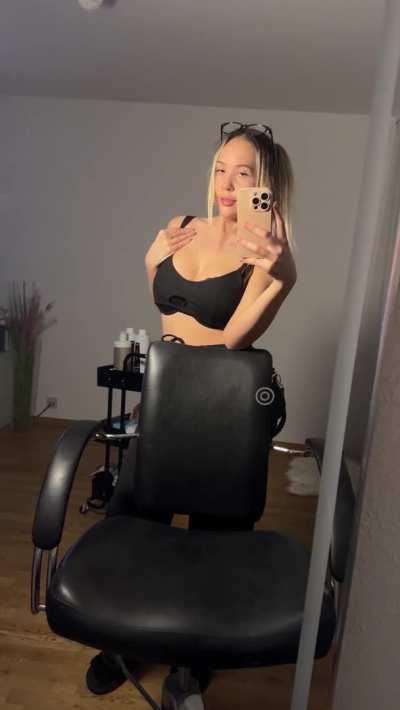 I love giving my clients a great view on that 19yo big titties