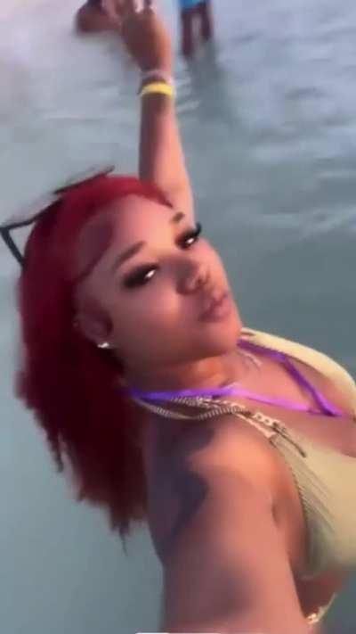 Juicy all around😩