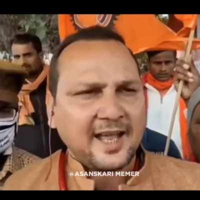 Mujhe Laga Santa Gift lata Hai