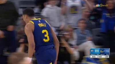 [Highlight] Jordan Poole dribbles into a deep 3 to give the Warriors their first lead of the game! They were down 10 at half.