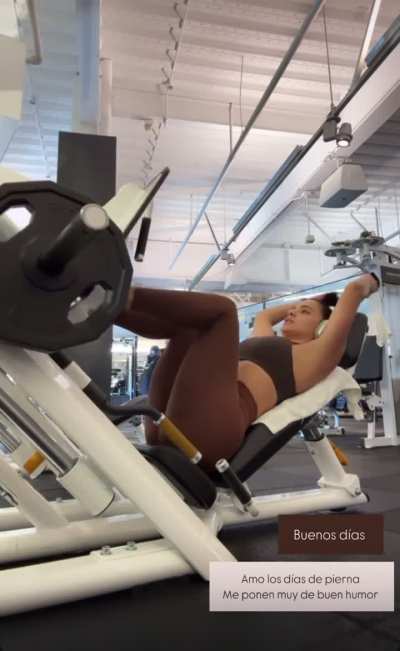 Que delicia de mujer🍑