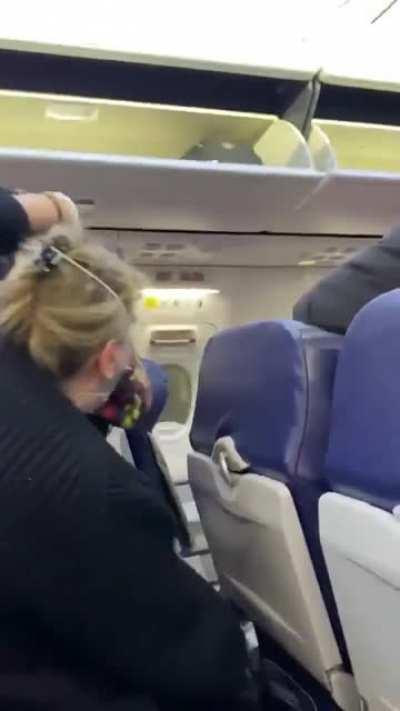 Karen screams because a woman had to squeeze by her