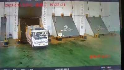 Don't worry, he knows how to do this. 