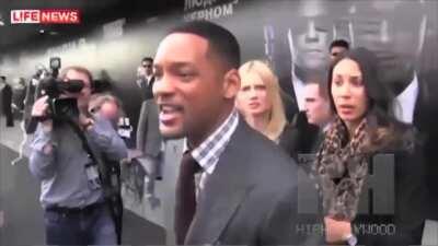 Will Smith slaps dude who tried to kiss him on the lips