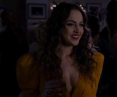 Like I've said before. Those who decide what she wears on this show, have my thanks.