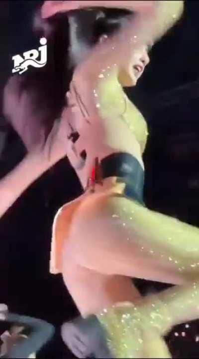 Part 2 of lisa's camel enhanced + slowed Thank you lisa for wearing such a fitted outfit and for giving us a camel and butt show in Paris 😍 