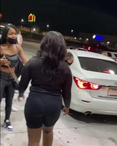 Cat Fight Lastnight at the RaceTrac Lol