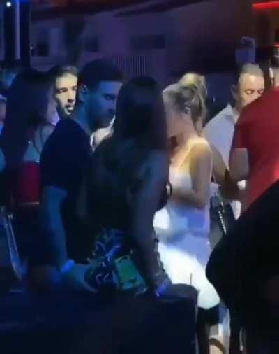 Messi usando la derecha