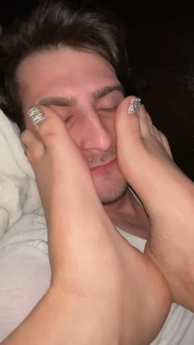 How many of you naughty boys enjoy feet?