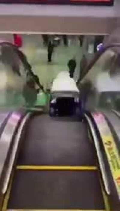 MY COUSIN GOT INJURED WHILE PURSUING A PAIR OF RASCALS , UPTVOTE = TRUE ,IF YOU THINK HE IS A HERO