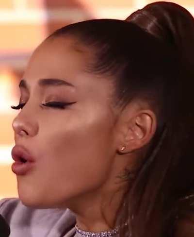 I just want to cum on her face