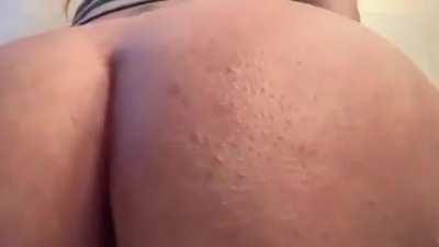 Sexy Cuban @thereal_ganjagoddess takesa dump part 1💩