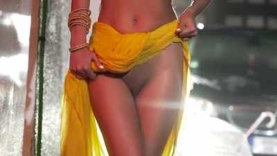 Rain Dance Poonam Pandey (2020)4400mb Hindi Hot Video 15min 15se(Download link in comments)