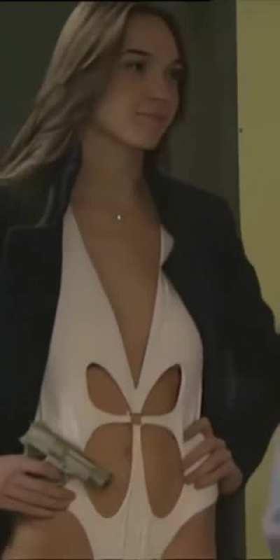 Gal Gadot has such a tight body