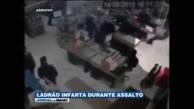 Ele esta de volta so que no brasil :0