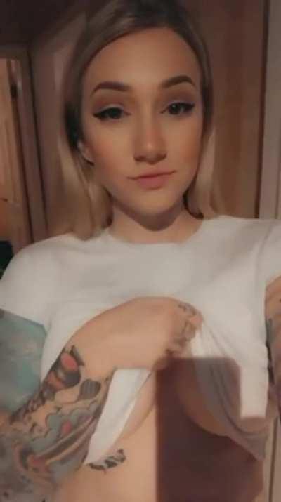 Showing off my cute tits 😈