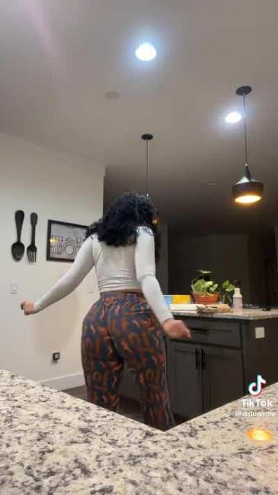 #itslunarliv jiggling