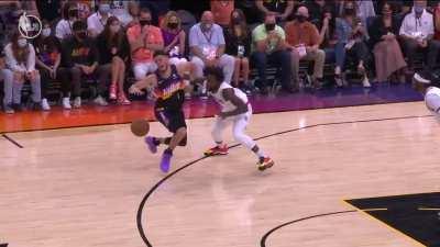 [Highlight] Booker leaking after an unintentional headbutt from Pat Beverly