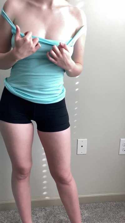 I’m only 5’2 but my titties grew in well