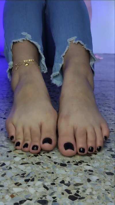 Pass your tongue between my toes