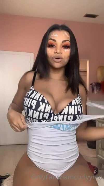 Red💛 Her full, up to date OF content folder⬇️