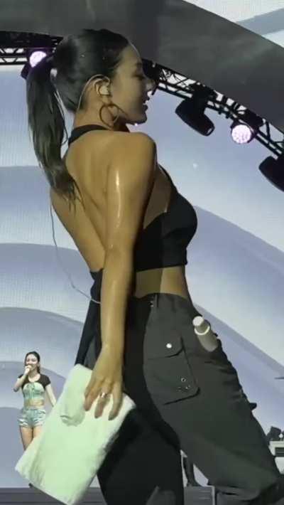 Jihyo was droppin spoilers