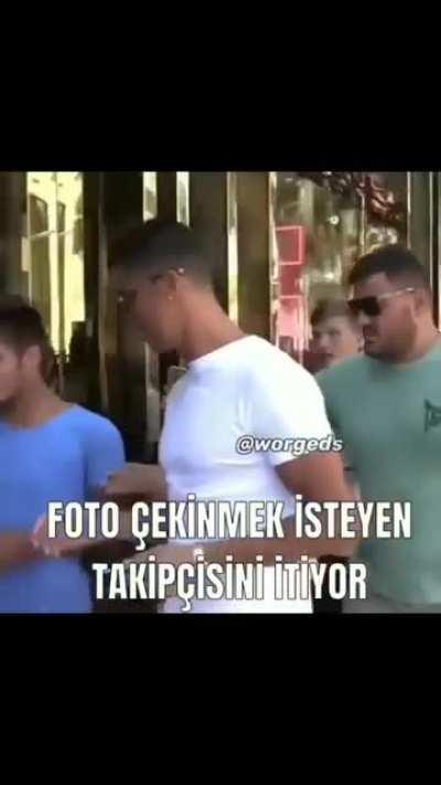 Ayıp be ronaldo 😠😠