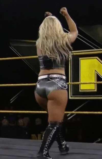 She is unbelievably thick