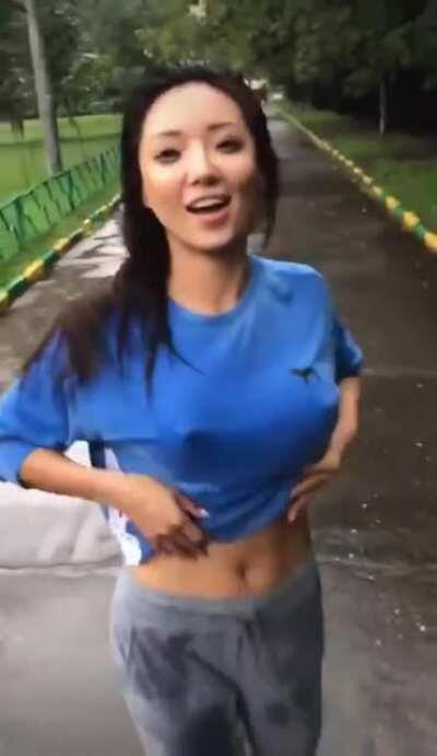 Perky Asian Boobs Reveal in the Park [Flash]