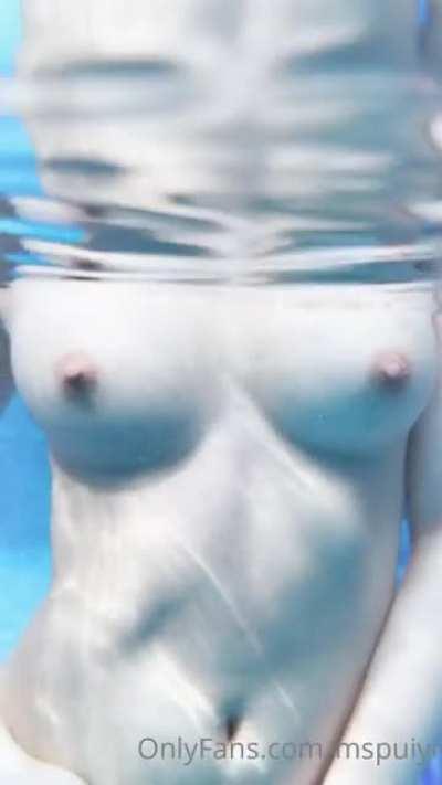 Ms Puiyi in the pool showoff