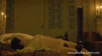 Jena Malone aching to get her hairy bush to get used up in a gangbang