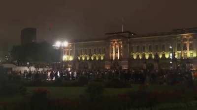 You want my crown? You can have it! I left it in one place, now you just have to find it