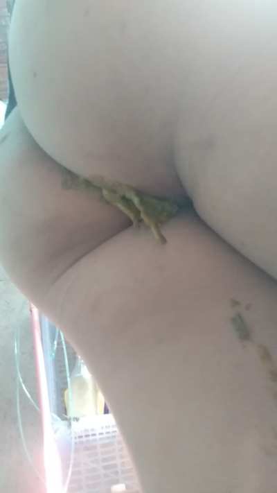 My ass is leaking [F]