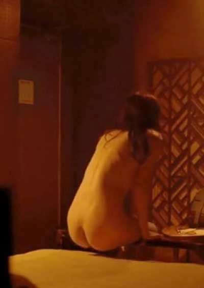 Alexandra Daddario slipping off her boyshorts, getting ready...