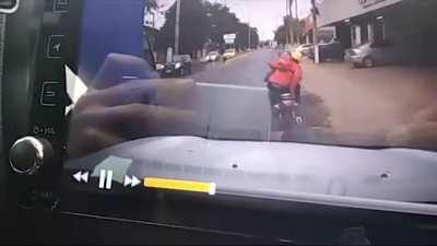 Driver sees guys on motorbike robbing a lady, decides to take action (more info in comments)