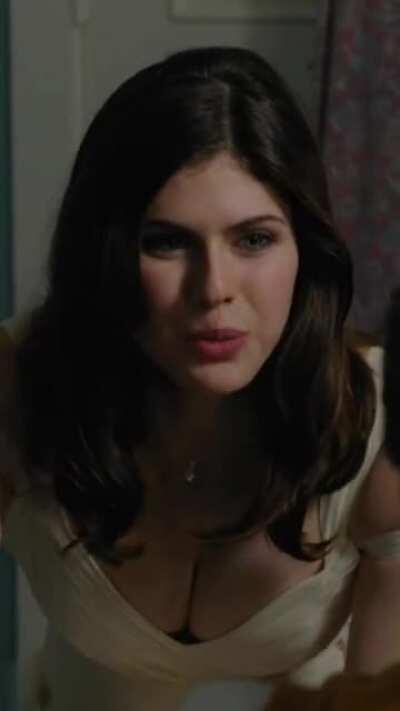 FUCK Alexandra Daddario is so damn gorgeous