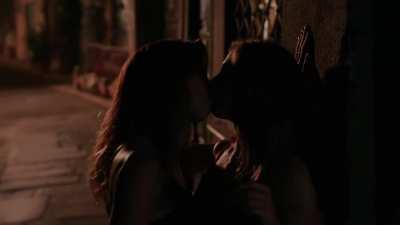 Aubrey Plaza making out and fingering Alison Brie